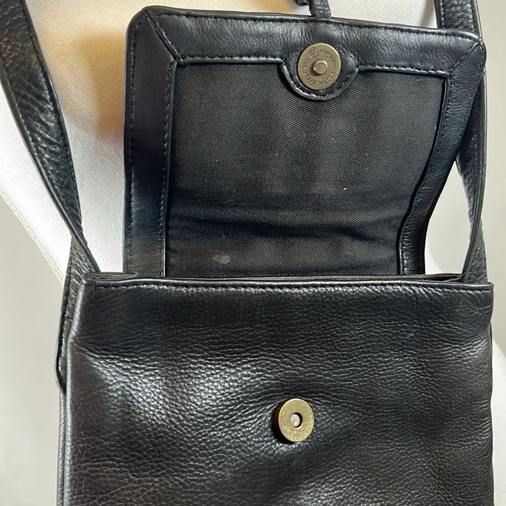 Liz Claiborne Black Pebbled Leather Tassel Crossbody Purse - Picture 5 of 7